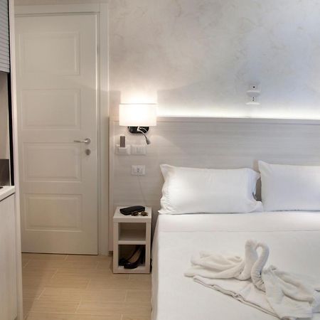 Hotel Residence Maria Grazia Rimini Bagian luar foto