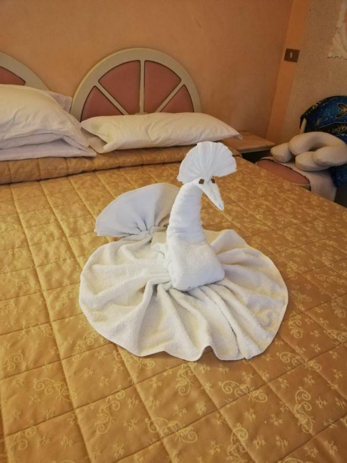 Hotel Residence Maria Grazia Rimini Bagian luar foto